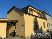 Nádherný prostorný dům s dispozicí 5+kk s velkou garáží k pronájmu na adrese Orebská, Svítkov, Pard, cena 30000 CZK / objekt / měsíc, nabízí 