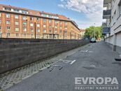 Pronájem venkovních vyhrazených parkovacích stání Praha 10, Strašnice, cena 3000 CZK / objekt / měsíc, nabízí 