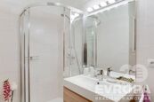 Elegantní byt k pronájmuu 2kk, 74 m na metru Anděl, přesto blizko k zeleni i na břeh Vltavy, skle, cena 29900 CZK / objekt / měsíc, nabízí EVROPA realitní kancelář