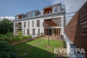 Slunečný byt 3+kk 140m2 užitná plocha 140m2, terasa, garáž, zahrádka, rezidenční komorní projekt Ře, cena cena v RK, nabízí EVROPA realitní kancelář