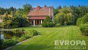 Rodinný dům v obci Družec 219 m2 s pozemkem 2048 m2, cena 12900000 CZK / objekt, nabízí EVROPA realitní kancelář