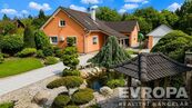 Rodinný dům 5kk 298m2, s jedinečnou japonskou zahradou, bazénem a soukromím, pozemek 1 166 m, samos, cena cena v RK, nabízí EVROPA realitní kancelář