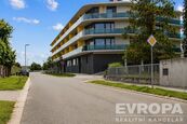 Pronájem moderního bytu 2+kk s lodžií a garážovým stáním Thera HK, Hradec Králové, cena 21000 CZK / objekt / měsíc, nabízí 