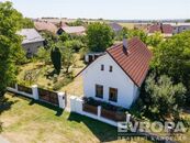 Rodinný dům 3+1 se zahradou, garáží a pozemkem 986 m Převýšov, cena 5799000 CZK / objekt, nabízí EVROPA realitní kancelář
