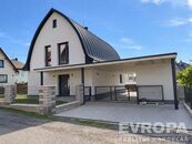 Pronájem novostavby moderního domu 5+kk s terasou a zahradou v klidné části Vrchlabí, cena 35000 CZK / objekt / měsíc, nabízí EVROPA realitní kancelář