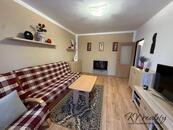 Dlouhodobý pronájem bytu 2+1 o CP 54 m2 se zasklenou lodžií, sídliště Ohrada, Vsetín, cena 17500 CZK / objekt / měsíc, nabízí Karla Vaculíková reality s.r.o.