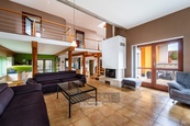 Prodej moderního rodinného domu, 261 m2 - Dubné, cena 21990000 CZK / objekt, nabízí