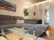 Pronájem menšího zděného rodinného domku 1+1 (ca 33m2) s krytou terasou., cena 12000 CZK / objekt / měsíc, nabízí 