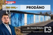 Prostorná garáž (18 m2) s elektřinou v ulici Ovocná, Rožnov - České Budějovice