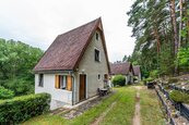 Prodej zděné, patrové, chaty s vlastním pozemkem, ve stráni u lesa nad rybníkem, Bečice, Týn n. Vlt., cena 2652000 CZK / objekt, nabízí 
