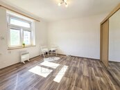 Pronájem prostorného bytu s dispozicí 2+kk po revitalizaci v cihovém domě v širším centru Českých Budějovic, cena 12000 CZK / objekt / měsíc, nabízí 