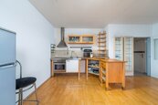 Prodej světlého bytu 2+kk s balkonem, sklepní kójí a možností parkování ve vnitrobloku - Riegrova ulice, České Budějovice, cena 4718000 CZK / objekt, nabízí RK Stejskal & Šandera