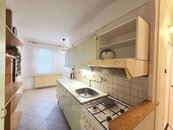 Pronájem bytu 1+1, 42,8m2, v panelovém domě na sídlišti Plešivec s výhledem do zeleně, Český Krumlov, cena 10900 CZK / objekt / měsíc, nabízí 