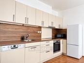 Pronájem zařízeného bytu 2+kk s balkonem a garážovým stáním - B. Smetany, České Budějovice, cena 18000 CZK / objekt / měsíc, nabízí 