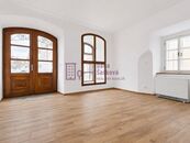 Pronájem, obchodních prostor, 50 m2, Jindřichův Hradec, nám. Míru, cena 20000 CZK / objekt / měsíc, nabízí 
