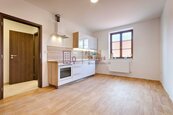 Pronájem, byt 1+kk, 23 m2, Jindřichův Hradec, náměstí Míru, cena 10184 CZK / objekt / měsíc, nabízí