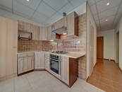 Pronájem, byt 2+1 s balkonem, 59 m2, Jindřichův Hradec, sídliště Vajgar, cena 12900 CZK / objekt / měsíc, nabízí 