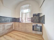 Pronájem, byt 2+1, 50 m2, Jindřichův Hradec, nám. Míru, cena 9900 CZK / objekt / měsíc, nabízí 