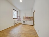 Pronájem, byt 1+kk, 16 m2, Jindřichův Hradec, náměstí Míru, cena 7893 CZK / objekt / měsíc, nabízí Reality Š&V s.r.o.