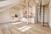 Pronájem, byt 1+kk s galerií, 38 m2, Jindřichův Hradec, náměstí Míru, cena 12900 CZK / objekt / měsíc, nabízí 