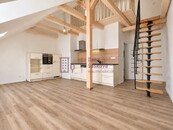 Pronájem, byt 1+kk s galerií, 38+14 m2, Jindřichův Hradec, náměstí Míru, cena 12900 CZK / objekt / měsíc, nabízí 
