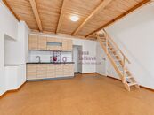 Pronájem, byt 1+kk v podkroví, 50 m2, Jindřichův Hradec, nám. Míru, cena 8000 CZK / objekt / měsíc, nabízí 
