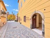 Pronájem, obchodní prostory, 41 m2, Jindřichův Hradec, nám. Míru, cena 11111 CZK / objekt / měsíc, nabízí Reality Š&V s.r.o.