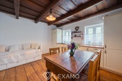 Zavedený apartmánový dům u Pálavy | 2 jednotky | zahrada 523 m2 | provoz od 2018, cena 5490000 CZK / objekt, nabízí LEXAMO