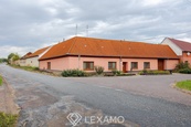 Rodinný dům 4+1, pozemkem 2037m2 a vinný sklep, Hostěradice - Chlupice, cena 5990000 CZK / objekt, nabízí LEXAMO