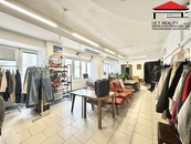 Pronájem obchodního prostoru v pěší zóně (cca 75 m2), cena 28000 CZK / objekt / měsíc, nabízí 