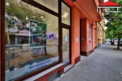 Přenechání zařízeného obchodu v centru Olomouce bez odstupného (cca 38 m2), cena 25000 CZK / objekt / měsíc, nabízí 