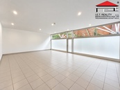 Pronájem obchodního prostoru 80 m2, OC Lerk, Brno - Židenice, cena 14000 CZK / objekt / měsíc, nabízí 