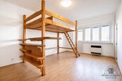 K pronájmu: praktický byt s balkonem pro jednoho přímo u metra Pražského povstání, cena 16000 CZK / objekt / měsíc, nabízí Frydrych Reality, s.r.o.