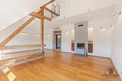 Výjimečný triplex 5+1 s terasou, krbem a výhledem na Pražský hrad Václavkova - Praha 6, Dejvice, cena 55000 CZK / objekt / měsíc, nabízí 