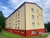 Pronájem bytu 2+1 s balkónem, 55 m2, Fučíkova ulice, Planá, cena 11000 CZK / objekt / měsíc, nabízí Realitní makléř Jiří Hrnčíř