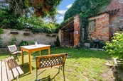 Prodej pěkného domu v samém centru historického města - Příční 227, Kostelec nad Černými lesy, 107 m2 obytné plochy se zahradou 164 m2, cena 5490000 CZK / objekt, nabízí 