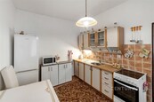 Prodej pěkného rodinného domu v samém centru historického města Kostelce nad Černými lesy, s dvorkem/malou zahrádkou, cena 5000000 CZK / objekt, nabízí 