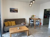 Pronájem moderního vybaveného apartmánu 1+kk s terasou v srdci Jizerských hor, cena 18000 CZK / objekt / měsíc, nabízí CENTURY 21 Villa 4Human