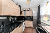 Chytře řešený družstevní byt 2+1 (58 m2) v Ráji, po rozsáhlé rekonstrukci a s výbornou občanskou vybaveností v okolí, cena 2075000 CZK / objekt, nabízí 
