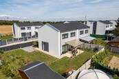 Prodej rodinného domu 4+1, který je součástí dvojdomu, 90 m2, pozemek 400 m2 Červený Újezd Praha západ, cena 12200000 CZK / objekt, nabízí 