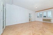 Prodej prostorného družstevního bytu původně o dispozici 3+1, momentální 4+1 (93 m2), na adrese Dlouhá 9, Havířov - Město., cena 3660000 CZK / objekt, nabízí