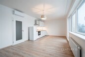 Pronájem bytu 1+kk s prostornou terasou, 50 m2, Praha Kbely, cena 17000 CZK / objekt / měsíc, nabízí Century 21 Synergy