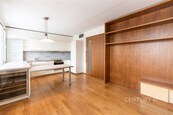 Pronájem moderního 2+kk s osobitým designem a klimatizací - Sládkovičova, Praha Krč, cena 21990 CZK / objekt / měsíc, nabízí Century 21 Synergy