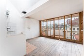 Podkrovní ateliér 54 m2 s balkonem 4 m2, Velvarská Praha Dejvice, cena 8490000 CZK / objekt, nabízí 