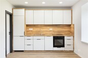 Pronájem nadstandardního bytu 2+kk s šatnou, parkovacím stáním, zahradou a sklepem, 48 m2 Bravantice u Ostravy, cena 14500 CZK / objekt / měsíc, nabízí Century 21 Synergy