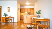 Prostorný byt 2+kk s balkonem a uzavřeným vnitroblokem v oblíbené části Prahy 3 - Žižkov, cena 10190000 CZK / objekt, nabízí Century 21 Synergy