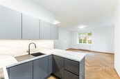 Kompletně zrekonstruovaný byt 3kk, 86 m2, pod Ořechovou, Dejvice, cena 16289000 CZK / objekt, nabízí Century 21 Synergy