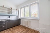Pronájem bytu 1+1 s komorou a zasklenou lodžií, Třinec, ul. Boženy Němcové, cena 11400 CZK / objekt / měsíc, nabízí Century 21 Synergy