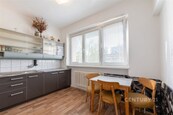 Pronájem bytu 1+1 s komorou a zasklenou lodžií, Třinec, ul. Boženy Němcové, cena 11400 CZK / objekt / měsíc, nabízí 