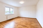 Pronájem prostorného bytu 4+1 se zahradou a parkováním, Stará Ves nad Ondřejnicí, cena 17000 CZK / objekt / měsíc, nabízí 